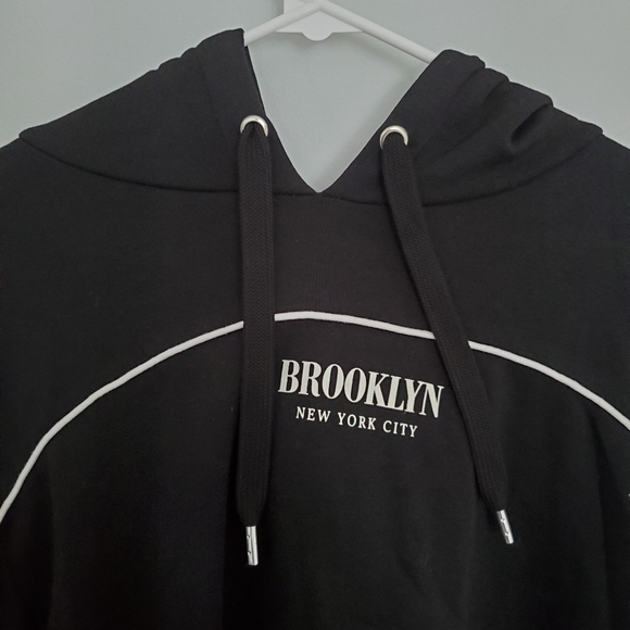 Brooklyn crop hoodie - Picture 3 of 3